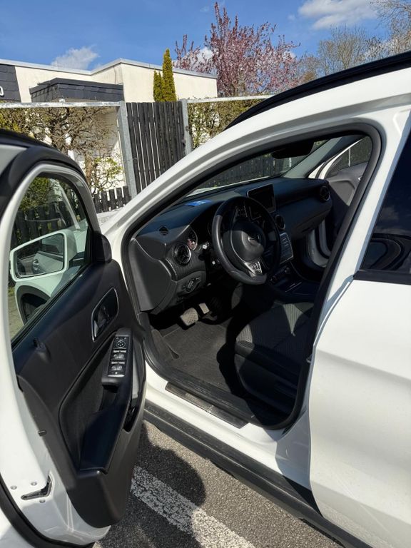 Image of Mercedes-Benz GLA 200