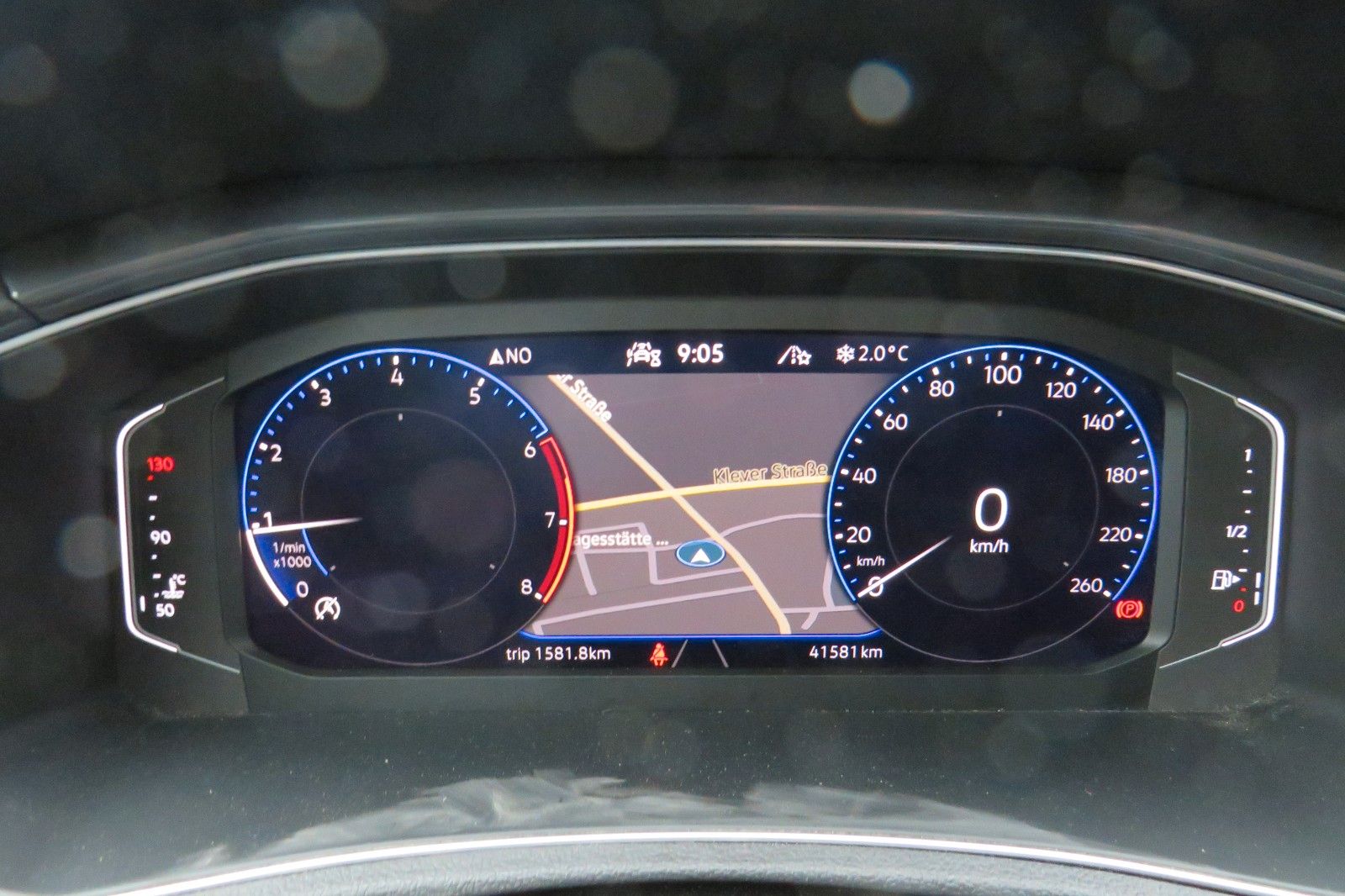 Fahrzeugabbildung Volkswagen T-Roc Sport R-LINE PANO 18`LED NAVI APP 1.HD