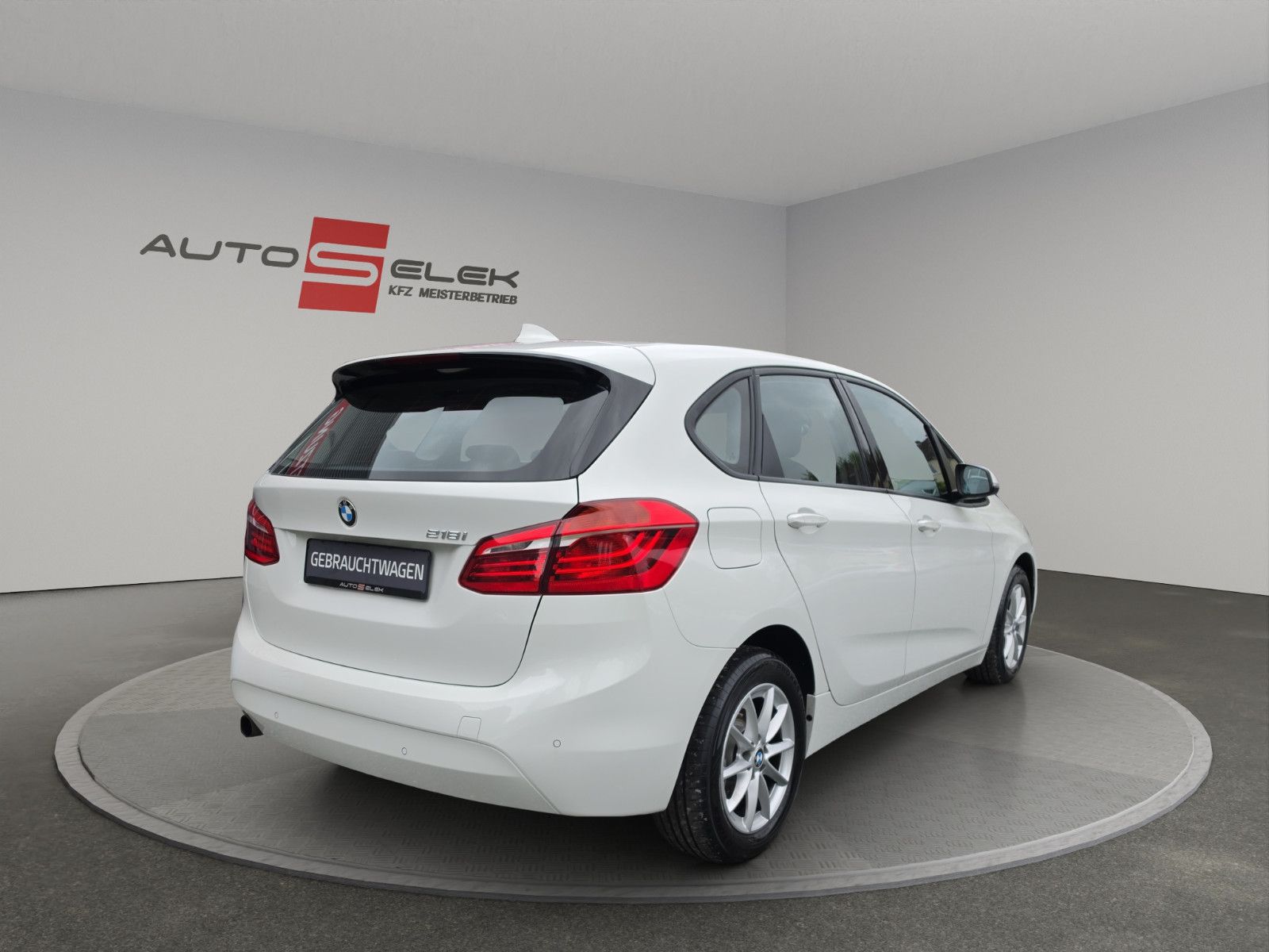 Fahrzeugabbildung BMW 218 2 Active Tourer 218 i TÜV SERVICE NEU
