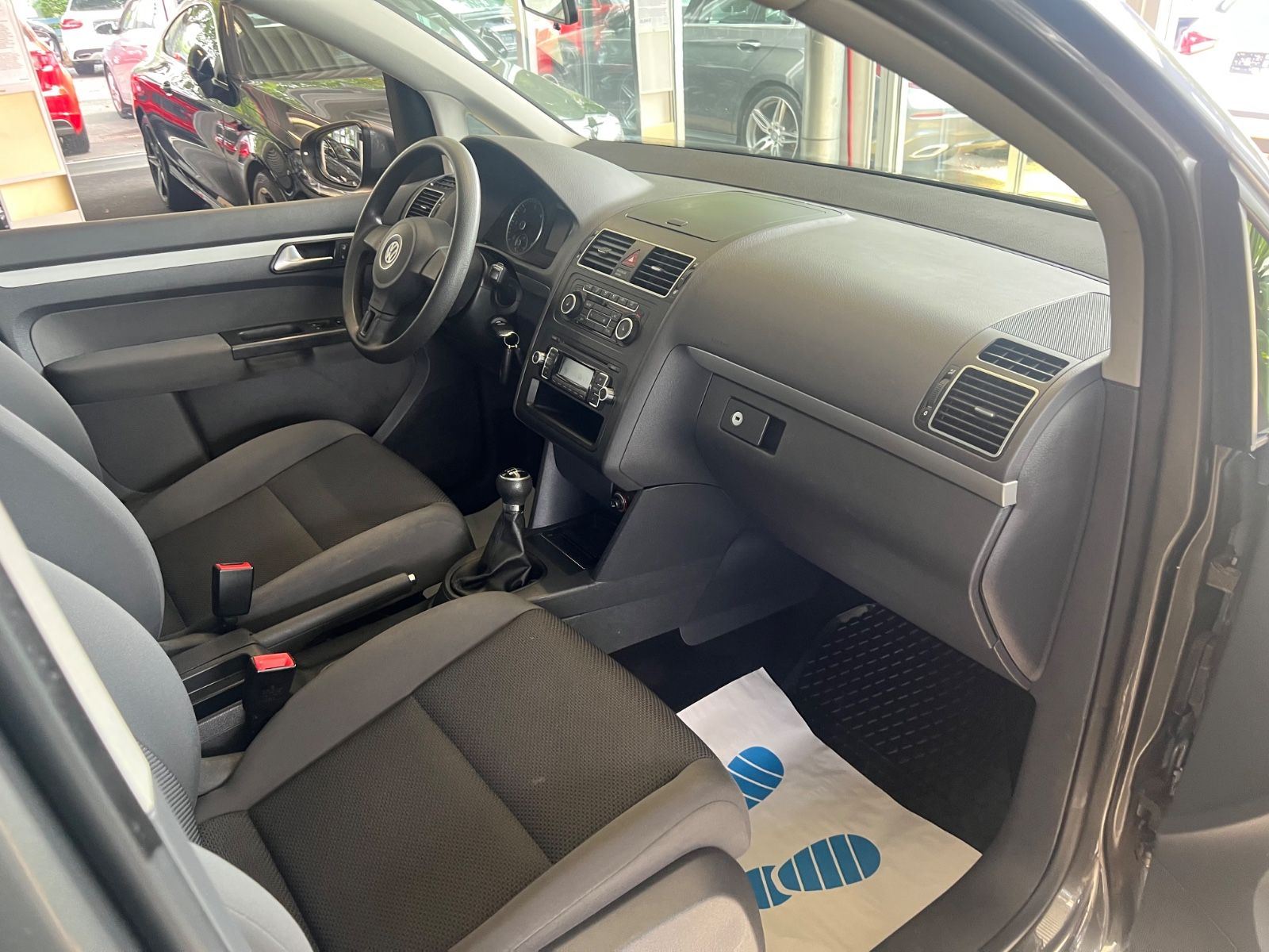 Fahrzeugabbildung Volkswagen Touran 1.6 TDI * 7.SITZER * SITZHEIZUNG *