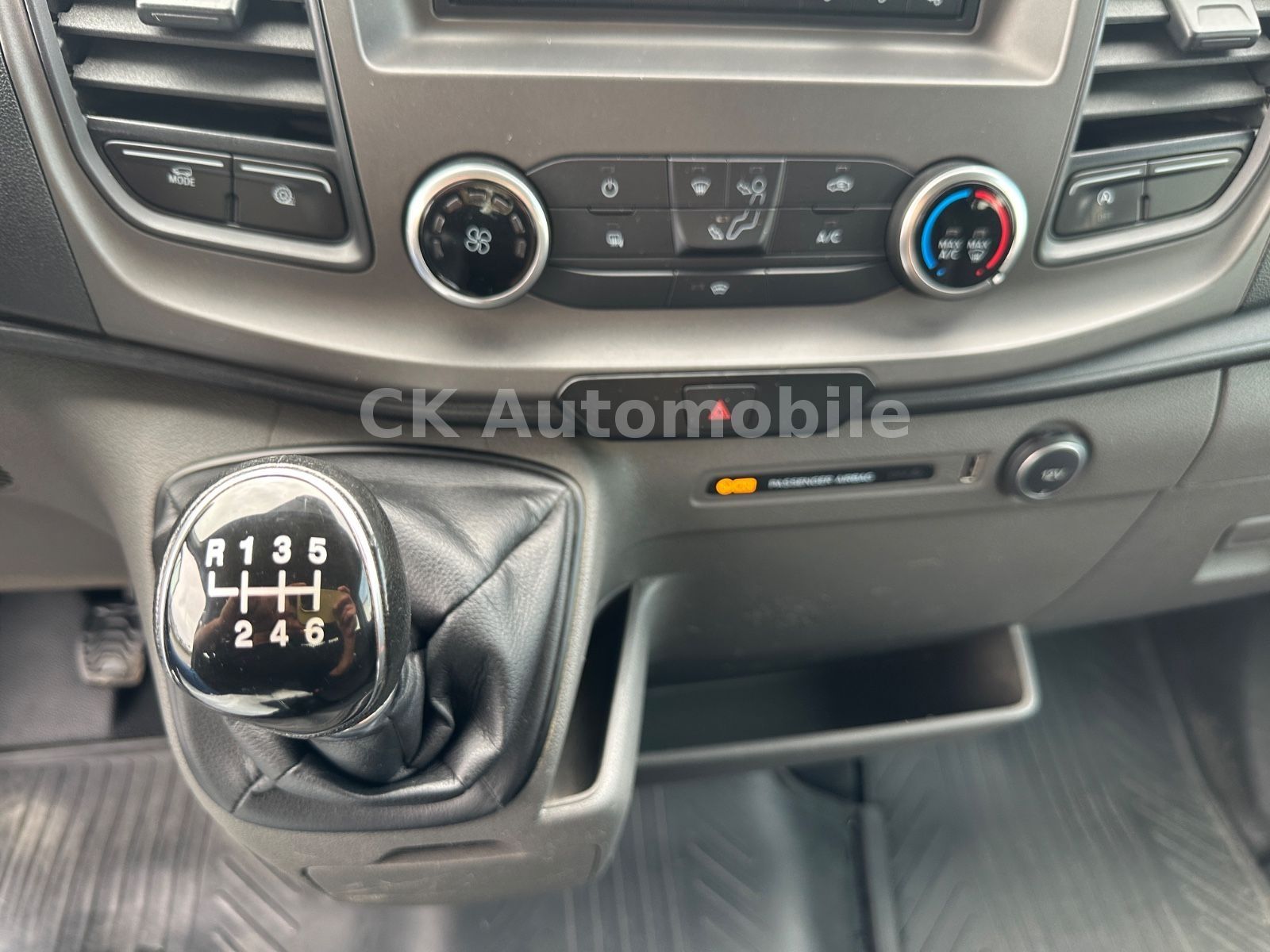 Fahrzeugabbildung Ford Transit Pritsche 350 L3 DoKa Trend/7 Sitze/AHK