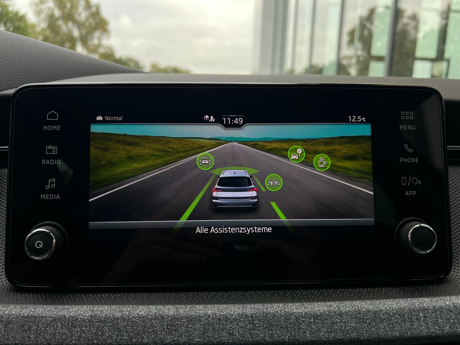 Fahrzeugabbildung SKODA Kamiq DRIVE 1,0 TSI DSG *Matrix LED, Smart Link,