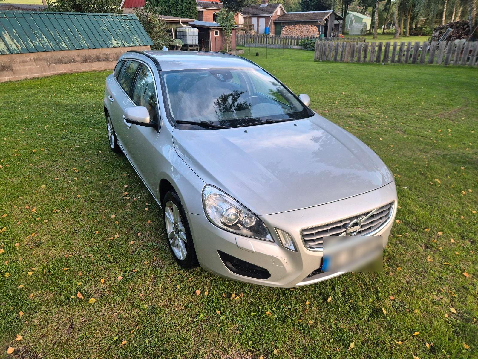 Volvo V60 2012 — rear view