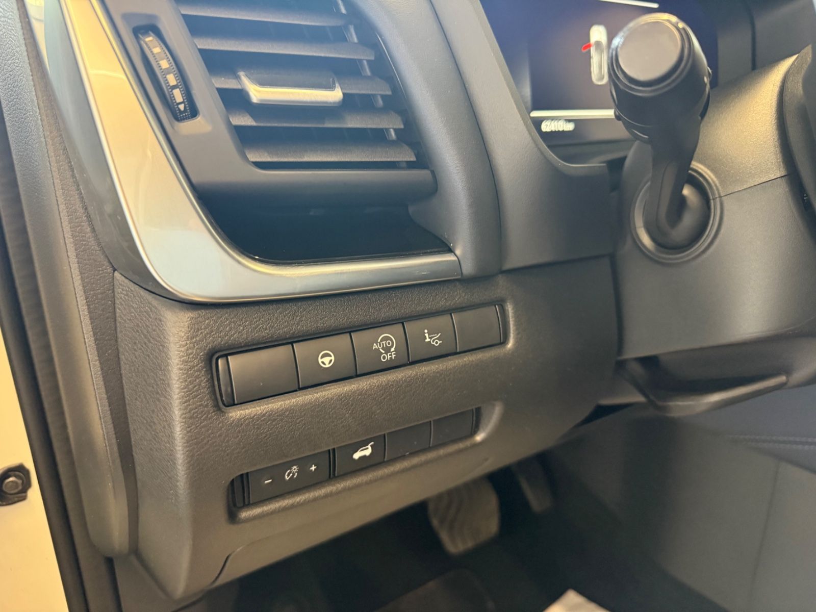 Fahrzeugabbildung Nissan Qashqai Tekna MHEV; Autom.,HUD,Teilleder,AHK