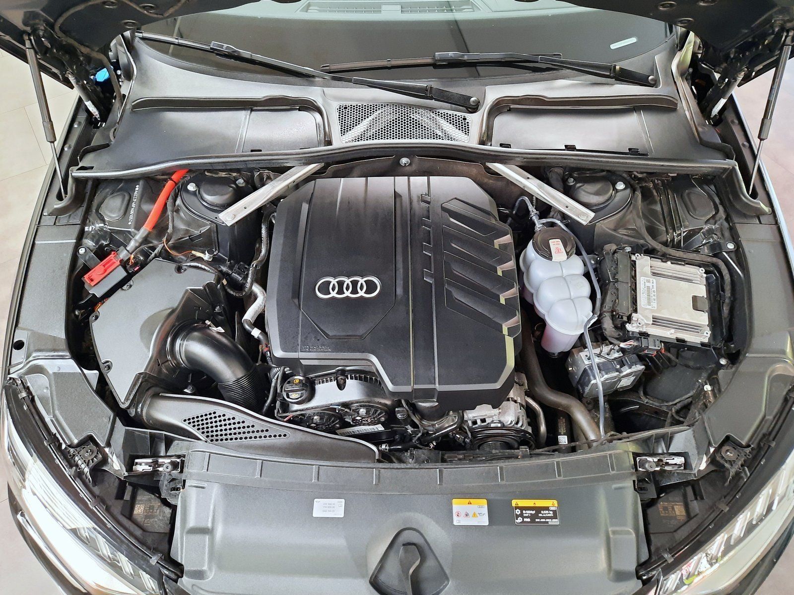 Fahrzeugabbildung Audi A4 Avant 40 TFSI S-line S-tronic *Navi*PDC*LED*