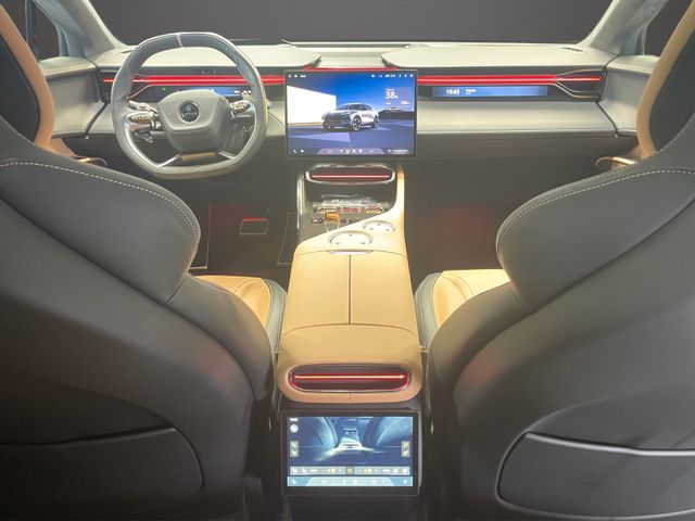 Fahrzeugabbildung Lotus Eletre R KEF Voll Carbon Gold innen