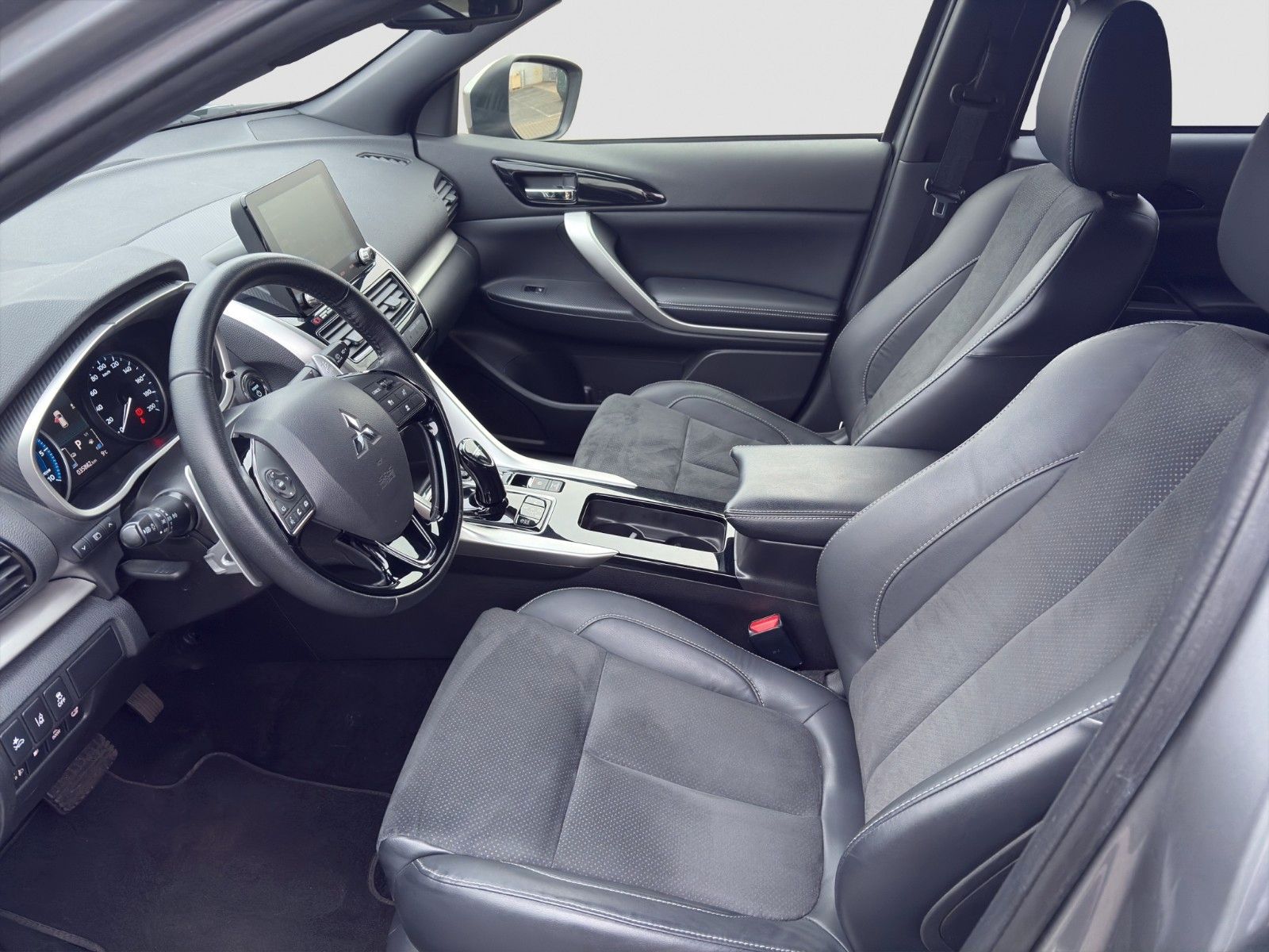 Fahrzeugabbildung Mitsubishi Eclipse Cross 2.4 PHEV 4WD   Select Tieflegung