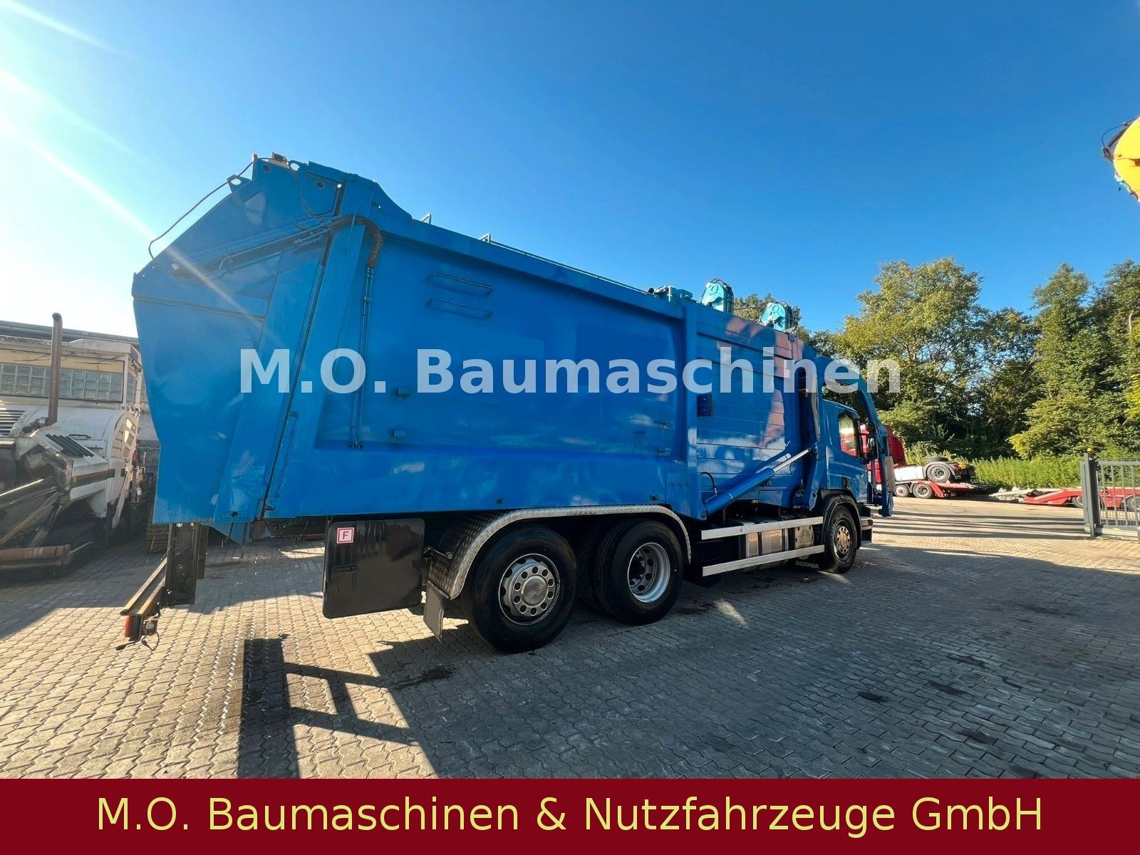 Fahrzeugabbildung Scania P 320 LB / Kehrichtabfuhrwagen / Frontlader