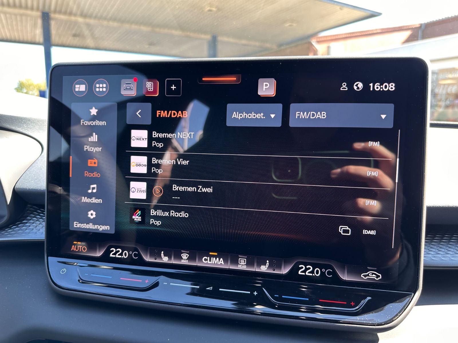 Fahrzeugabbildung CUPRA Terramar 1.5 eTSI DSG Navi/Pano/ACC/LED/AHK/GJR