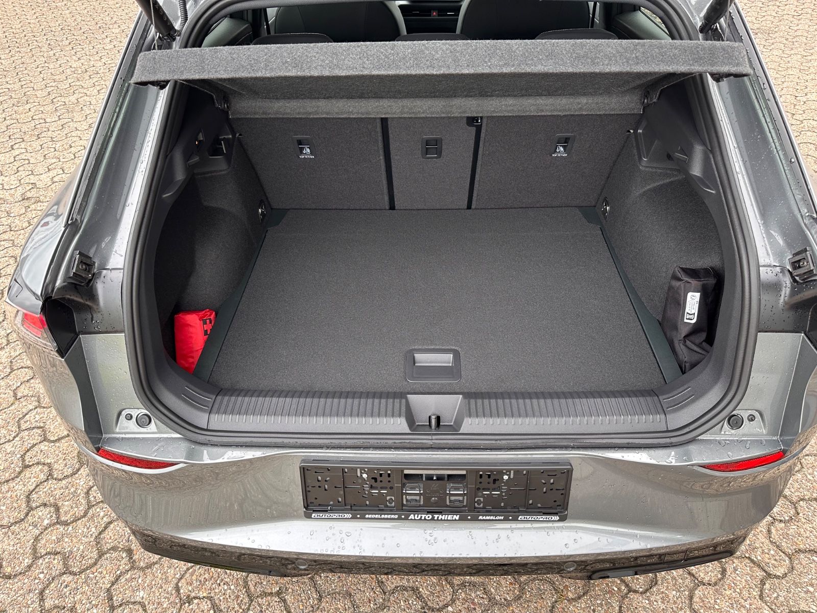 Fahrzeugabbildung Volkswagen T-Roc R Line 1.5 eTSI DSG APP/ACC/AHK/LED/eHeck