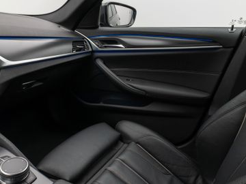 Fahrzeugabbildung BMW 520d M Sport Kamera DAB HiFi Stop&Go Komfort