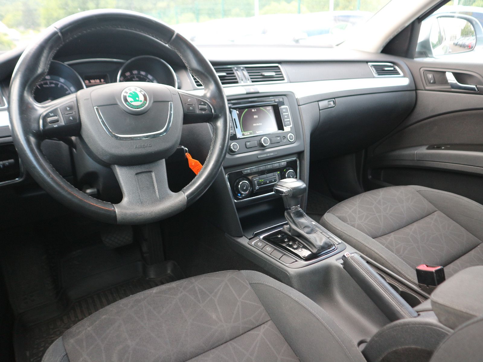 Fahrzeugabbildung SKODA Superb Family DSG GRA Xenon PDC SHZ