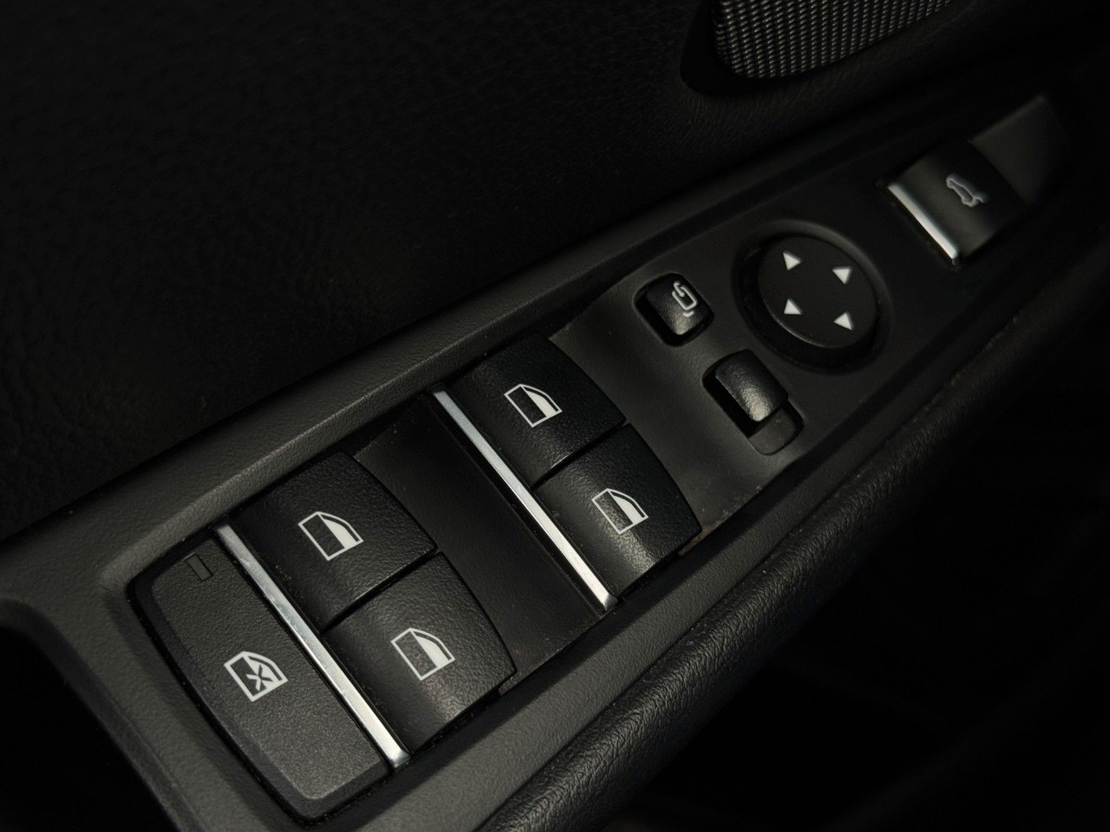 Fahrzeugabbildung BMW X6 xDrive Schiebedach/AHK/360°/M-Paket/H&K