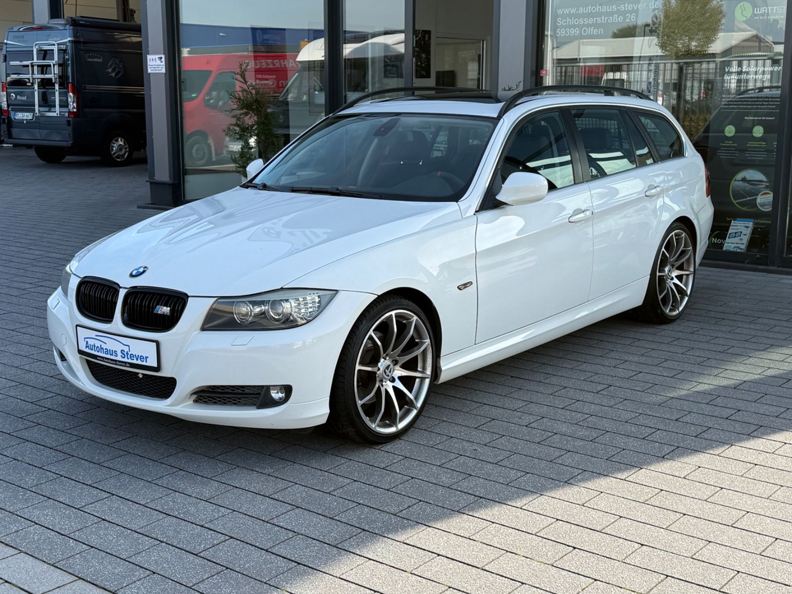 Fahrzeugabbildung BMW 325 i Touring PANO KLIMAAUTO XENON WINTERRÄDER
