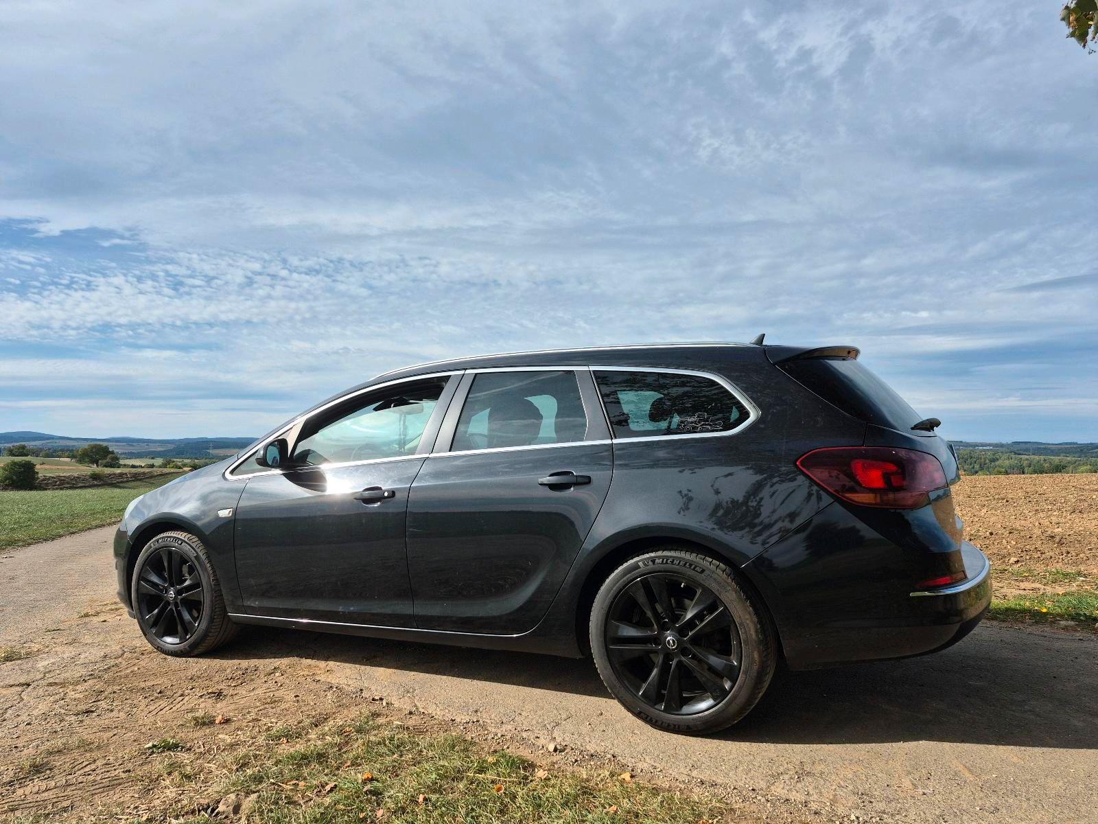Opel Astra 2014 — photo 14