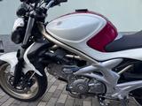 Suzuki Gladius tiefer gelegt 