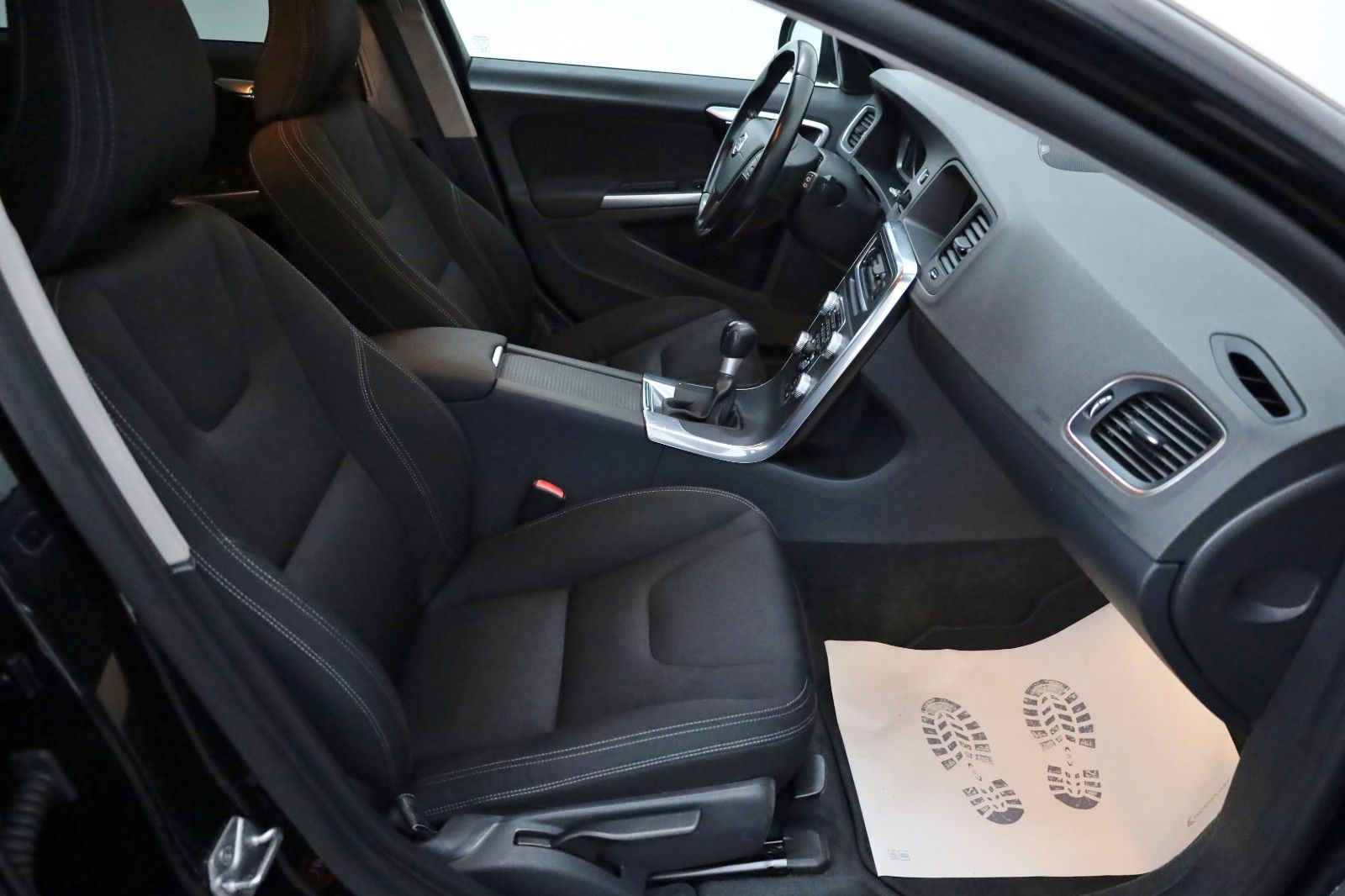 Fahrzeugabbildung Volvo V60 Kombi Business Edition Xenon,Navi,Harman/K,