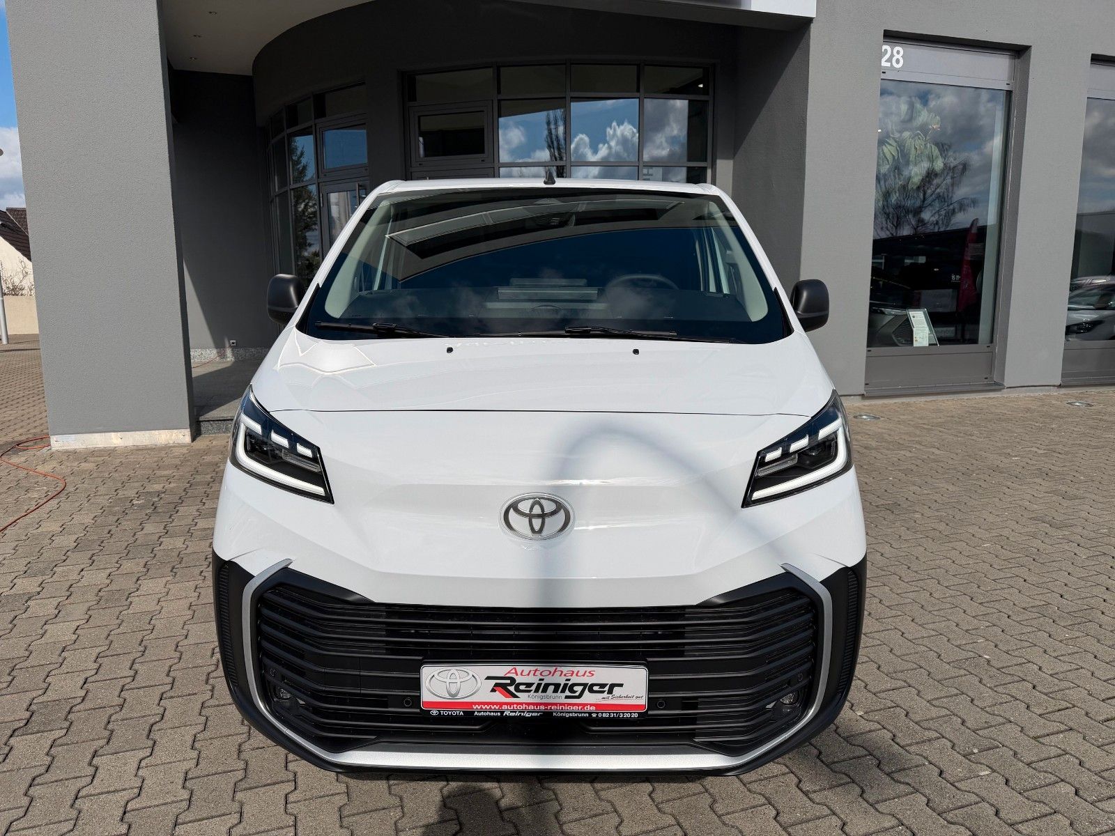 Toyota Proace L2 Select 4-türig 2.2l Diesel Automatik imagem 2