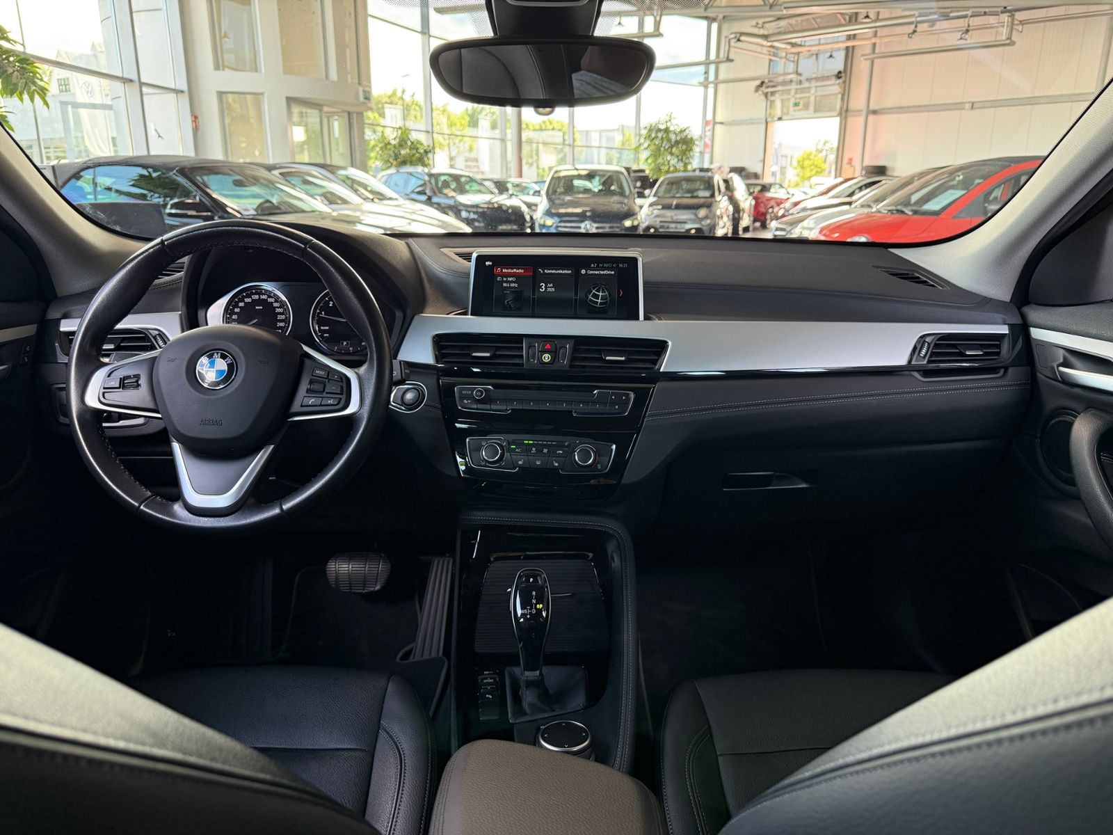 Fahrzeugabbildung BMW X2 sDrive 20 i HUD LEDER KAM LED 18"