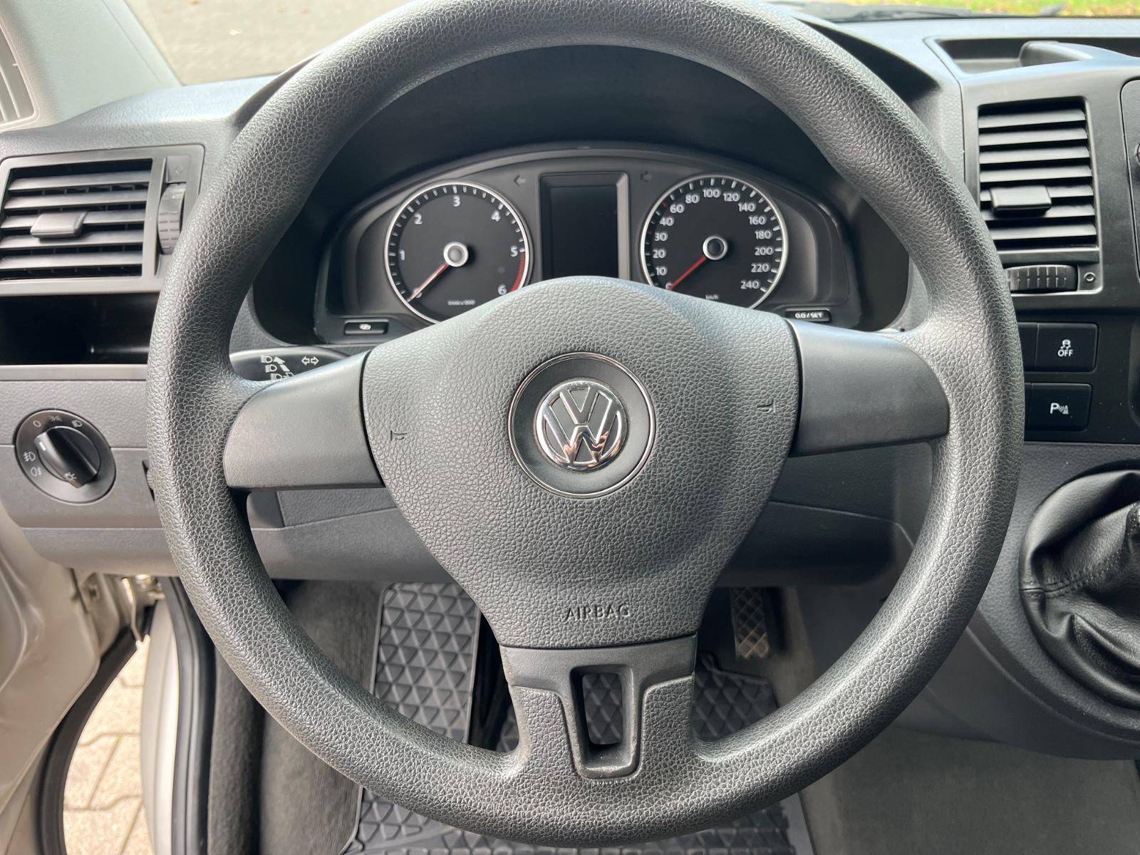 VOLKSWAGEN T5 MULTIVAN 2.0 TDI 140ch - STARLINE - ATTELAGE - PARK ASSIST AVANT/ARRIÈRE - CHAUFFAGE AUXILIAIRE - 1 ERE MAIN