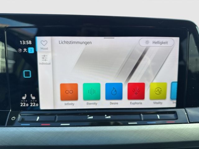 Golf VIII LIFE 1.5 TSI PANORAMA NAVI IQ LIGHT AC