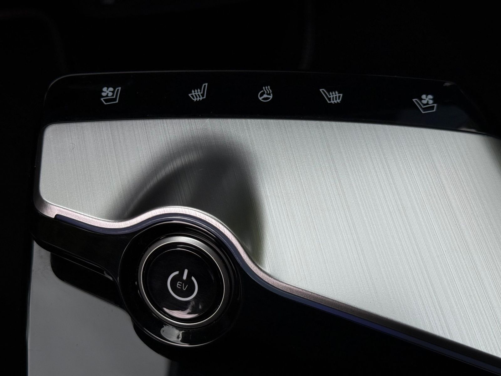 Fahrzeugabbildung Kia EV6 77,4 kWh 2WD WÄPU+CCS+NAV+KAM+AMBI+LEDER+SHZ