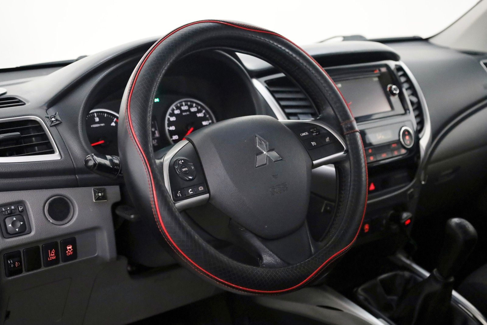 Fahrzeugabbildung Mitsubishi L200 Plus Doppelkabine 4WD Kamera,Rollo,AHK