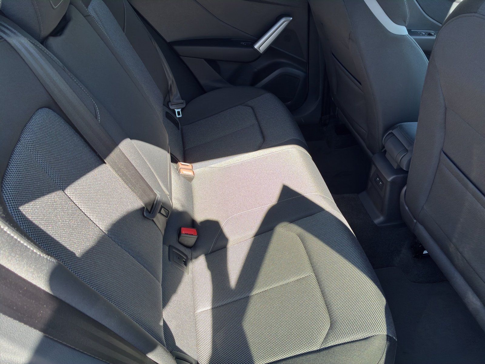 Fahrzeugabbildung Audi Q2 advanced 35 TFSI 110(150) S tronic Kamera,LM