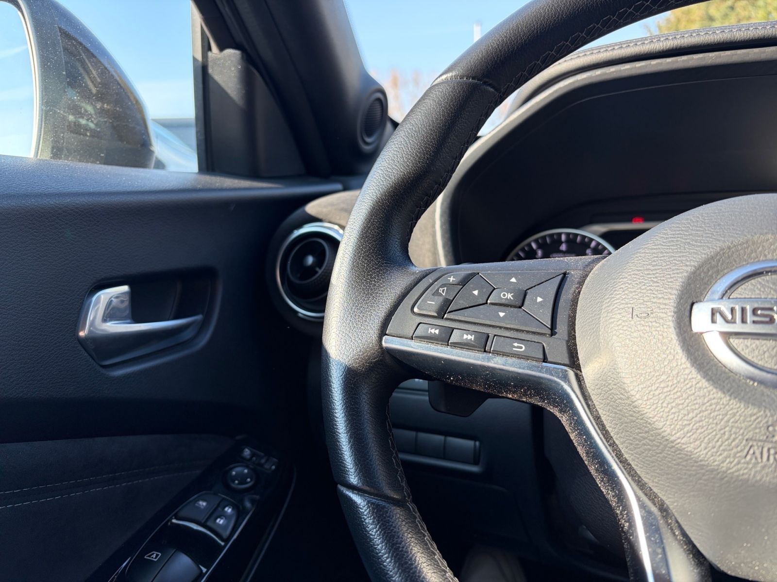 Fahrzeugabbildung Nissan Juke 1.0 DIG-T N-Design *SHZ*NAVI*360°Kamera*BOS