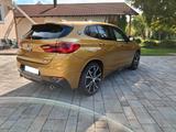 BMW X2 xDrive20i M Sport HUD PANO 8 Gang Soundsystem - BMW: Automatik, 8 Gang