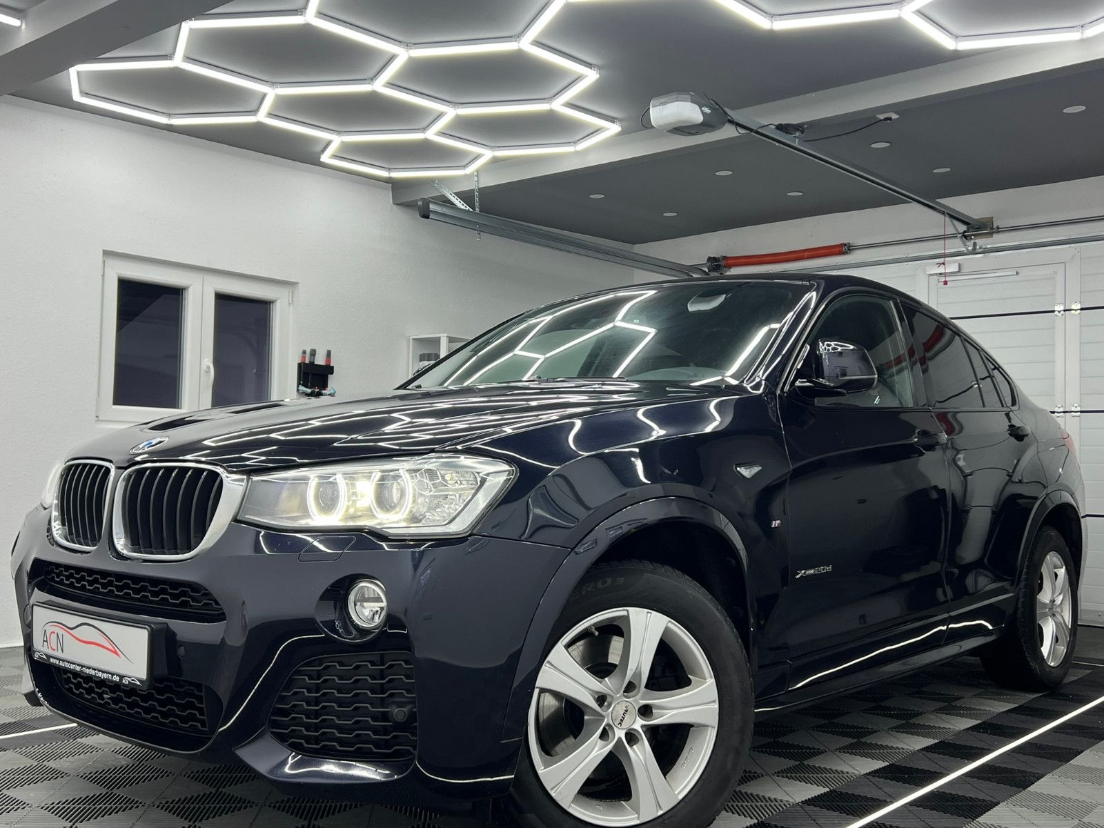 Fahrzeugabbildung BMW X4 xDrive 20 d M SPORT PAKET/LEDER/NAVI/KAMERA