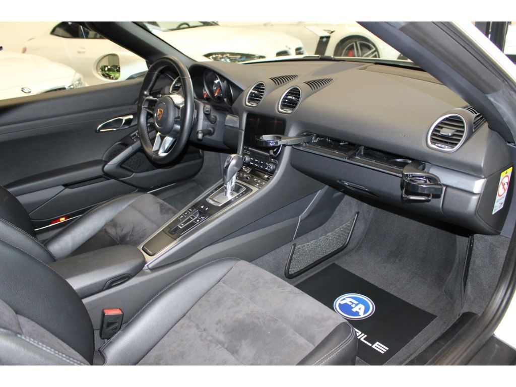 Fahrzeugabbildung Porsche Boxster R.Kamera+Klangpaket+19"S LM+Alcantara
