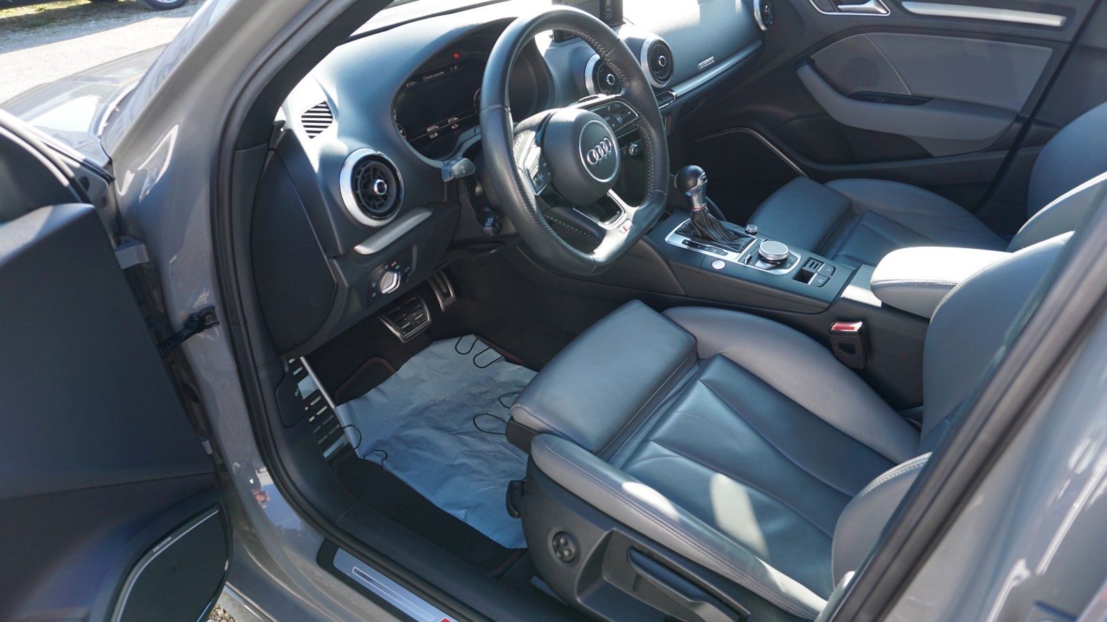 Fahrzeugabbildung Audi S3 Lim. 2.0 TFSI quattro Navi Kamera B&O Pano