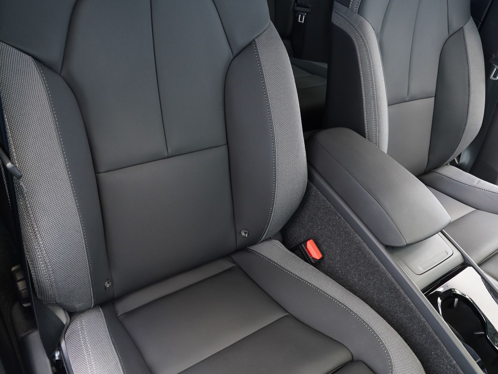 Fahrzeugabbildung Volvo XC40 Core Recharge Pure Electric AWD
