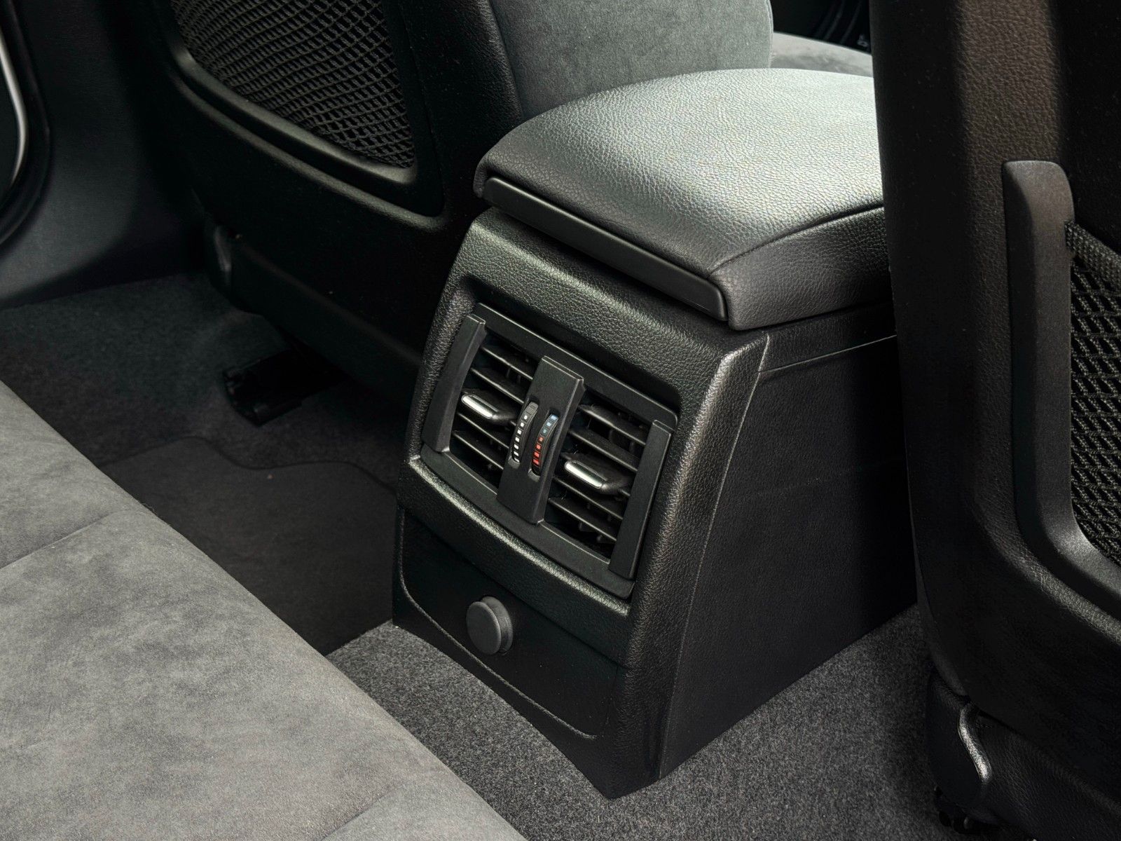 Fahrzeugabbildung BMW M140i Aero REMUS HIFI PDC KZG Keyless Alcantara