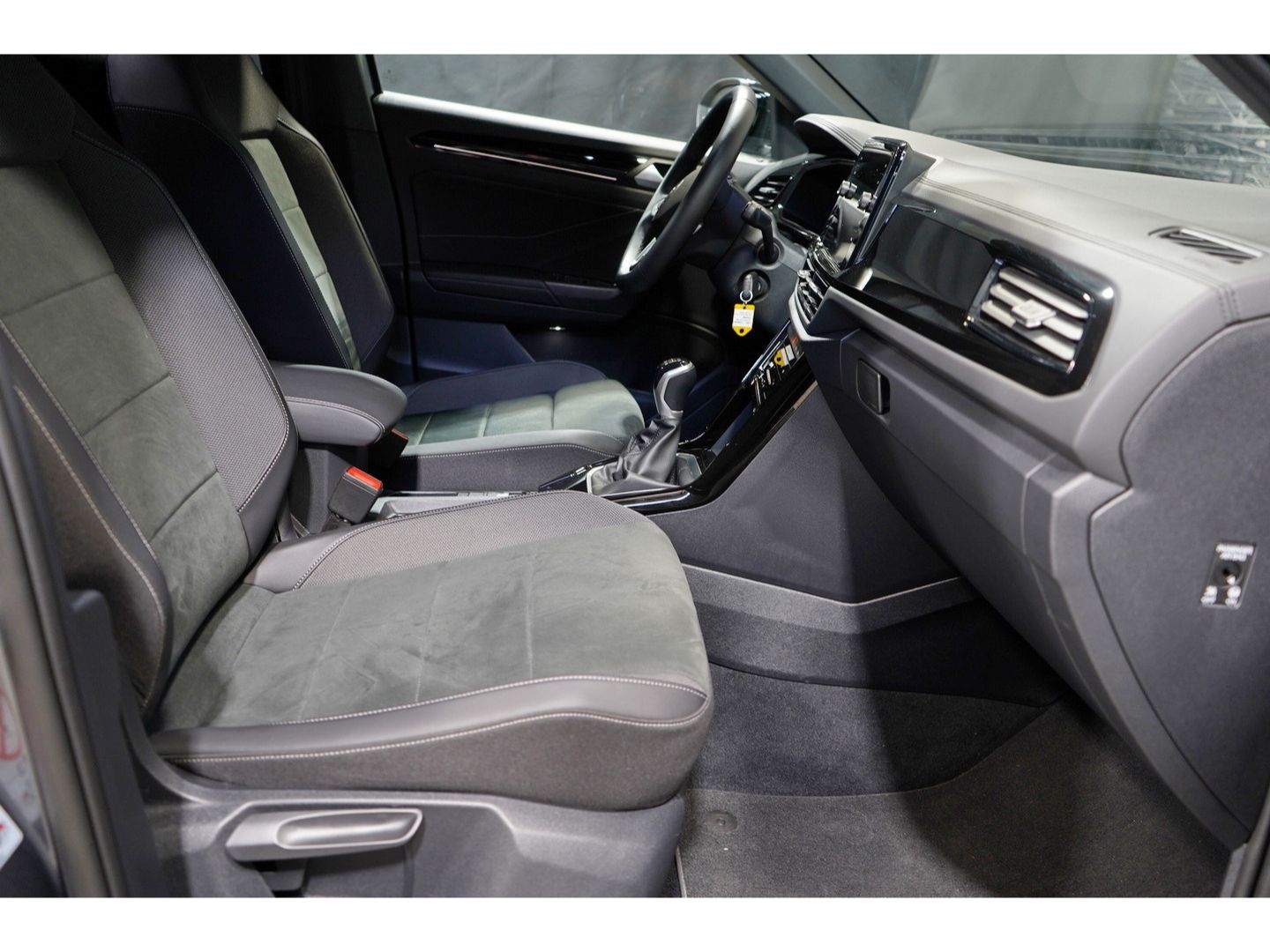 Volkswagen T-Roc R-Line 1.5 TSI AHK NAVI LED foto 5