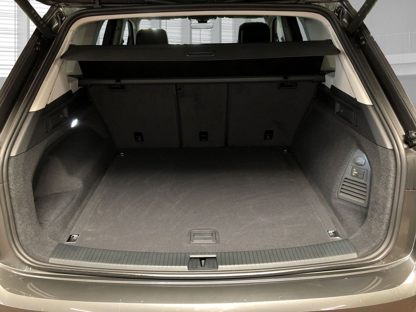 Fahrzeugabbildung Volkswagen Touareg 3.0 TDI V6 4MOTION Automatik StandHZG AH
