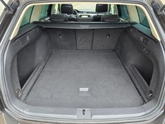 VW Passat Variant R-Line 2.0TDI 150PS DSG Pano DAB VW Passat Variant R-Line 2.0TDI 150PS DSG Pano DAB