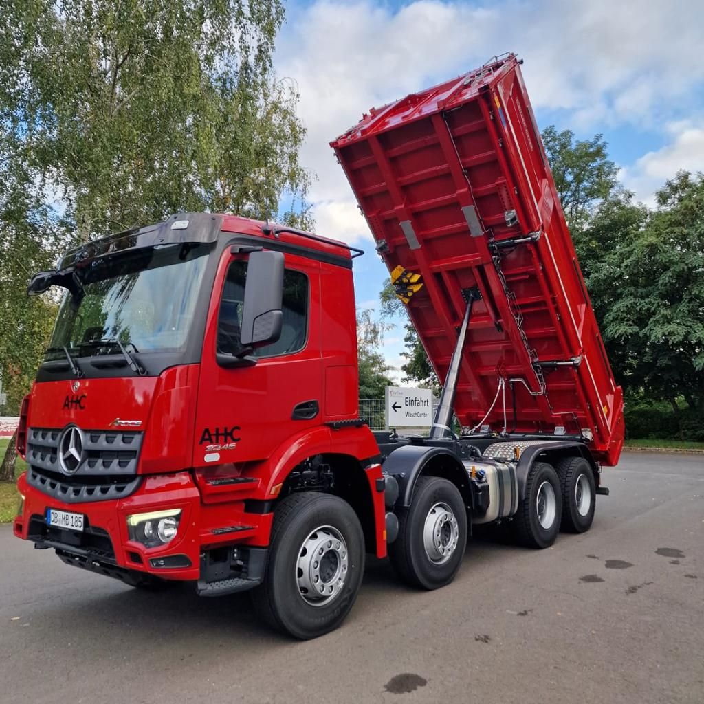 Fahrzeugabbildung Mercedes-Benz Arocs 3246 Meiller Dreiseitenkipper 8x4/4 Navi
