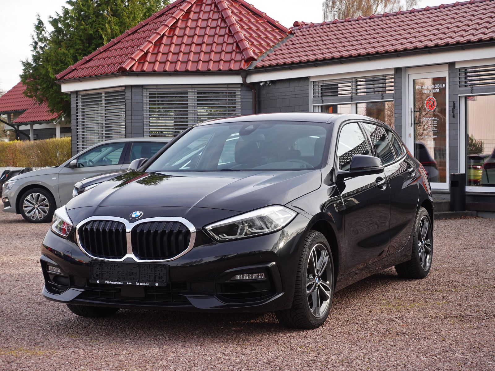 Fahrzeugabbildung BMW 118i Sport Line Navi CarPlay LED-Pkt.
