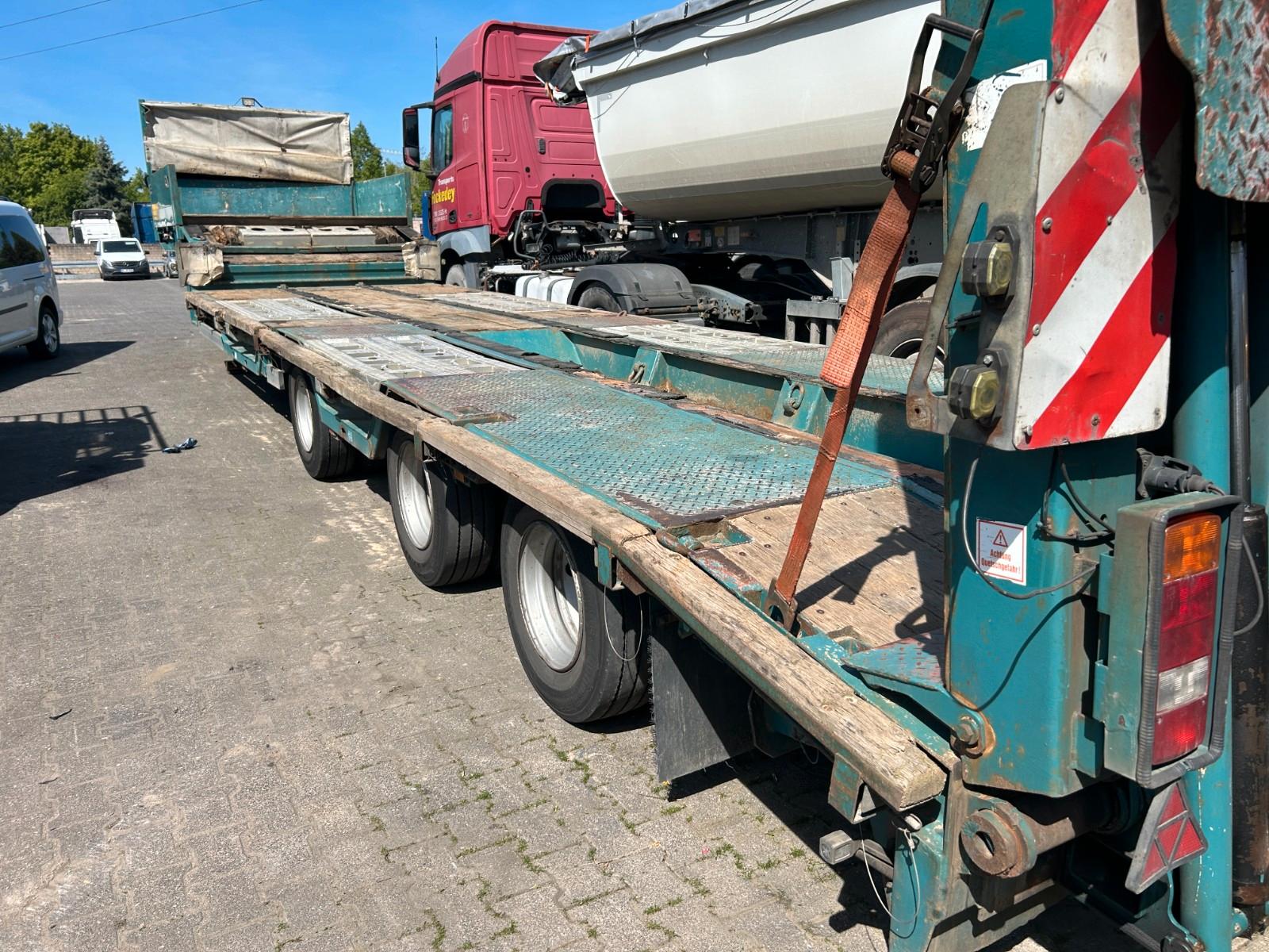 Langendorf SATUE30/33 mit Radmulden hydr. Rampen