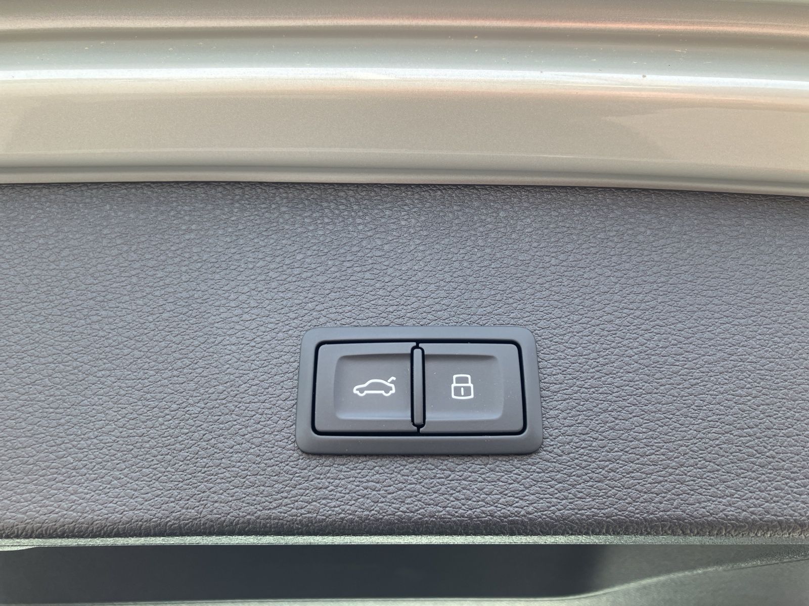 Fahrzeugabbildung Audi Q2 35 TFSI advanced LED ACC AVC RFK SH