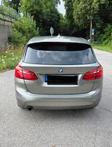 BMW 218 Active Tourer 218i Advantage, Navi, AHK, Alu - BMW 218 Active Tourer von privat