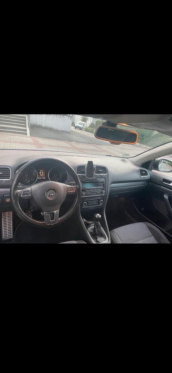 Volkswagen Golf 2012 — interior