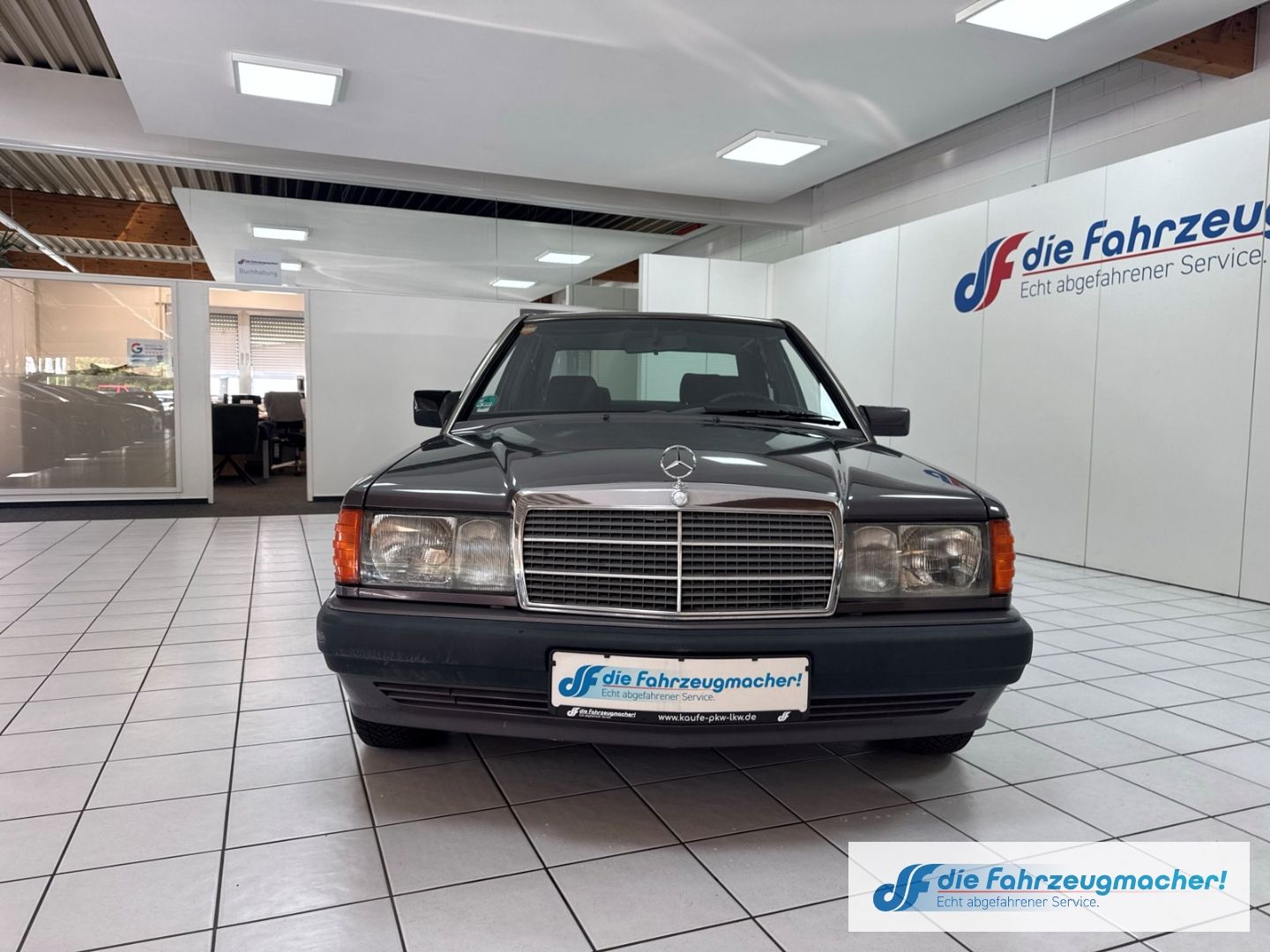 Fahrzeugabbildung Mercedes-Benz 190 Oldtimer Memory Sitze e-Sitze Klima el.SP eF