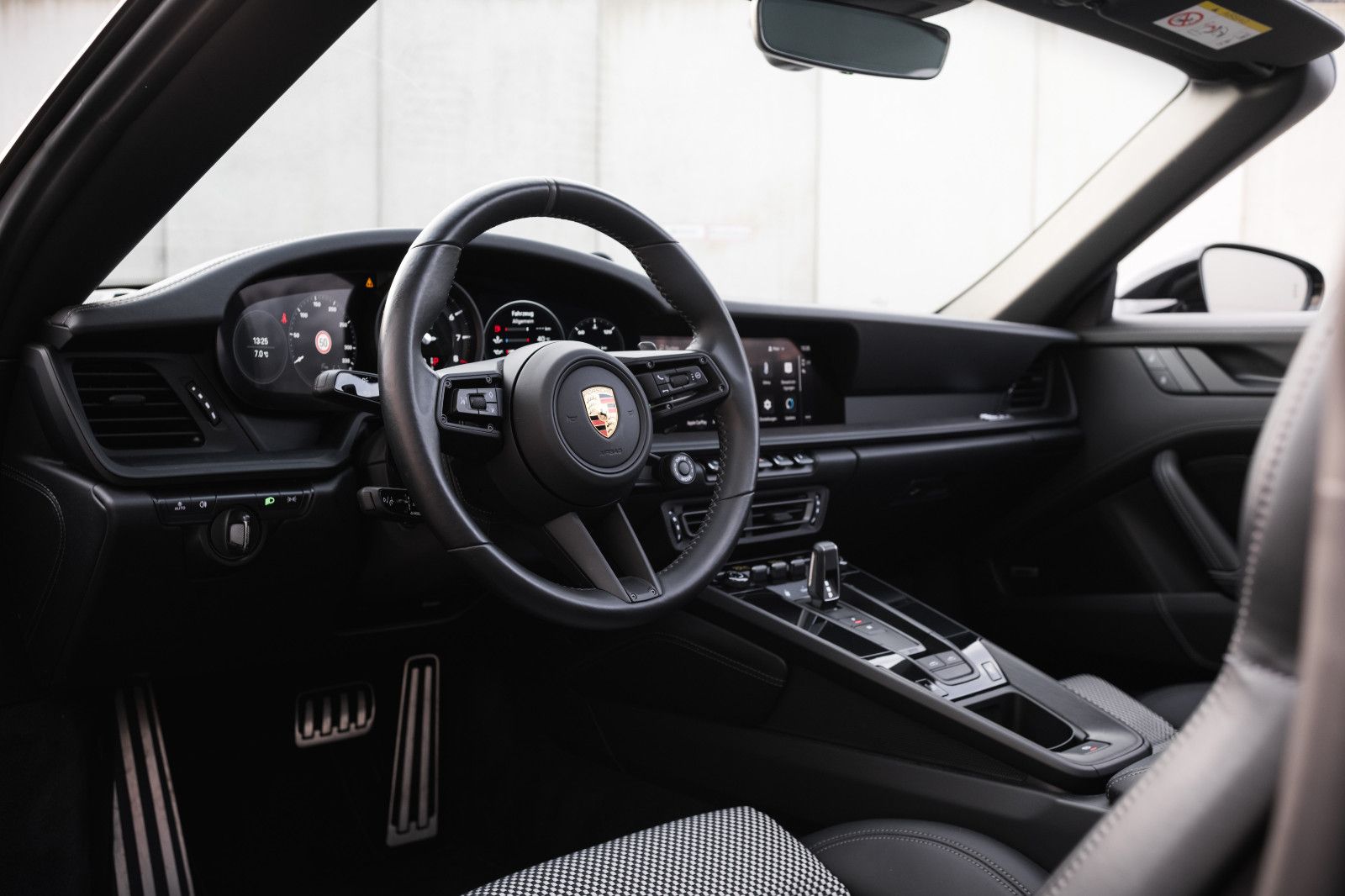 Fahrzeugabbildung Porsche 992/911 Edition 50 Jahre -Lift-Martrix-LED Schw.