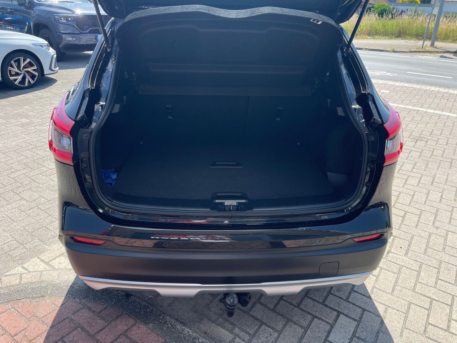 Fahrzeugabbildung Nissan Qashqai 1.3 DiG-T N-Motion 1. Hand/AHK/Pano/360°
