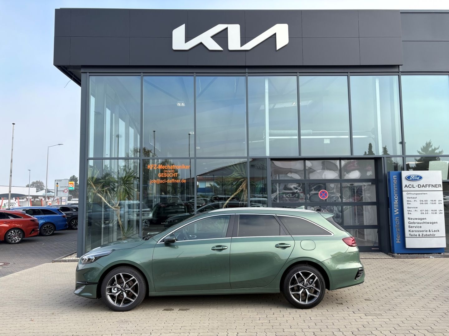 Fahrzeugabbildung Kia Ceed_sw Platinum Edition 1.5 T-GDI P4 TotWinkAss