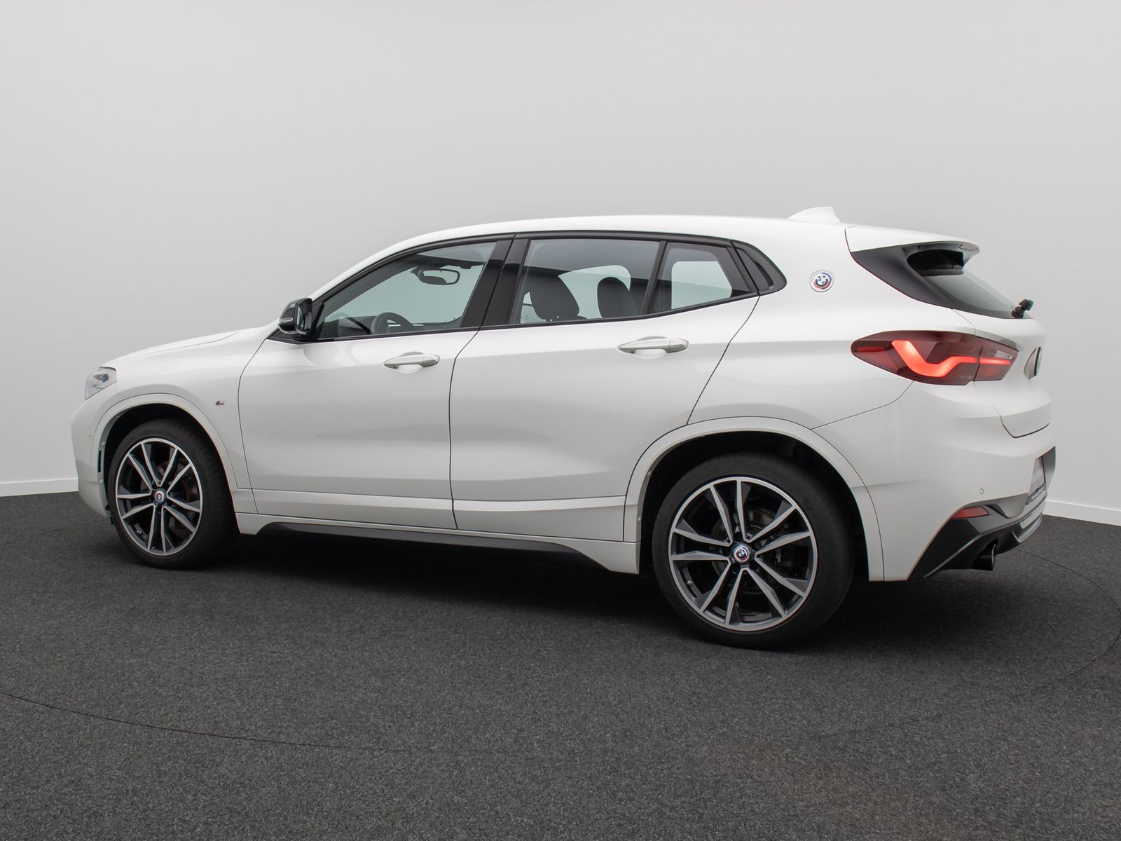 Fahrzeugabbildung BMW X2 sD18d M Sport DAB Kamera LED ParkAss Navi 19"