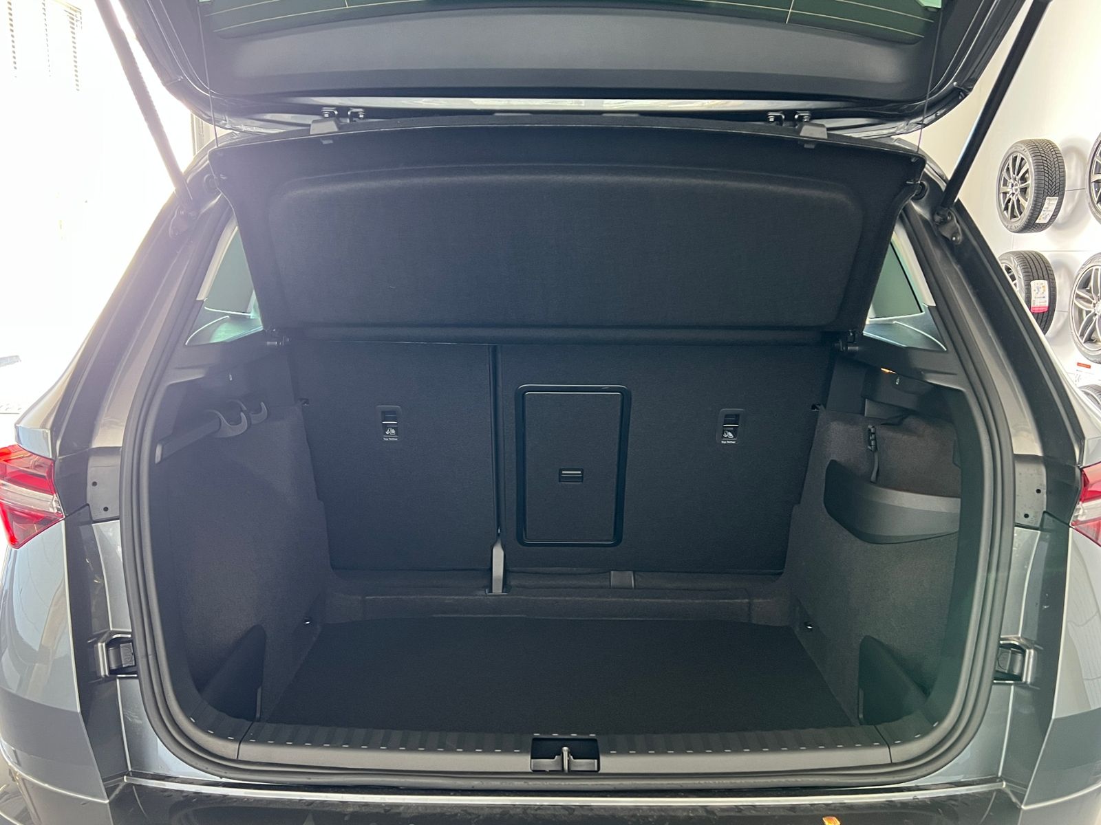Fahrzeugabbildung SKODA Karoq Selection 1.5 TSI DSG *AHK, LED, 18"-LM*